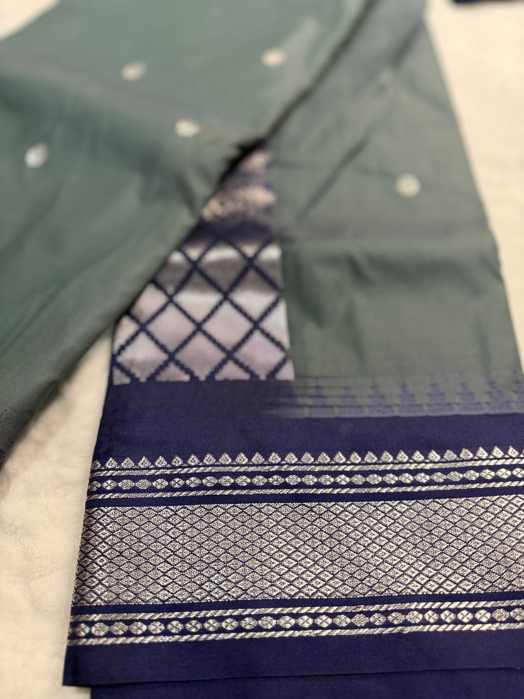 Gray color Handloom Gadwal Pattu Saree | Ready-to-Wear Blouse Included