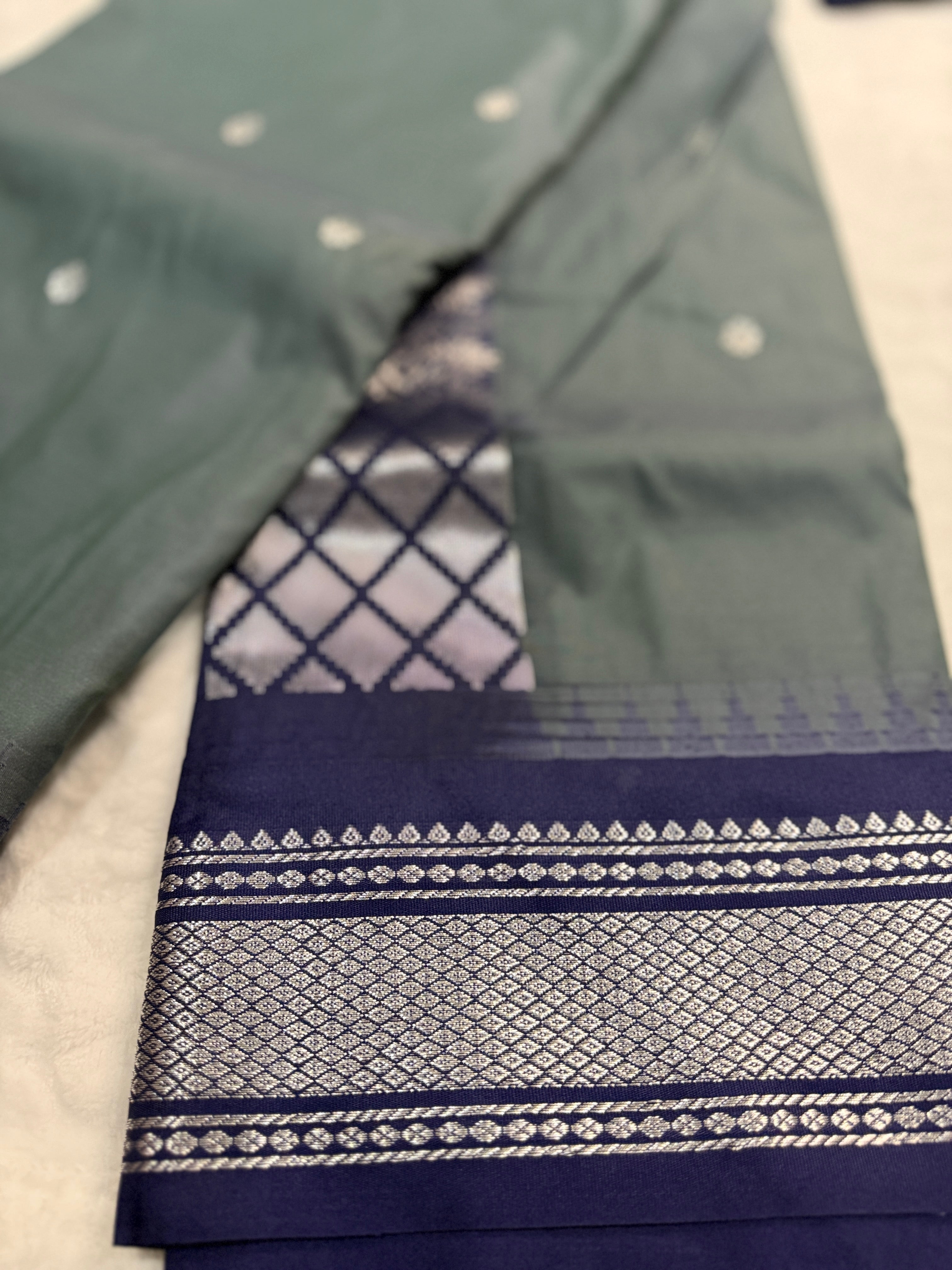 Gray color Handloom Gadwal Pattu Saree | Ready-to-Wear Blouse Included